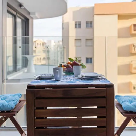 Apartamento Lively In With Swimming Pool
